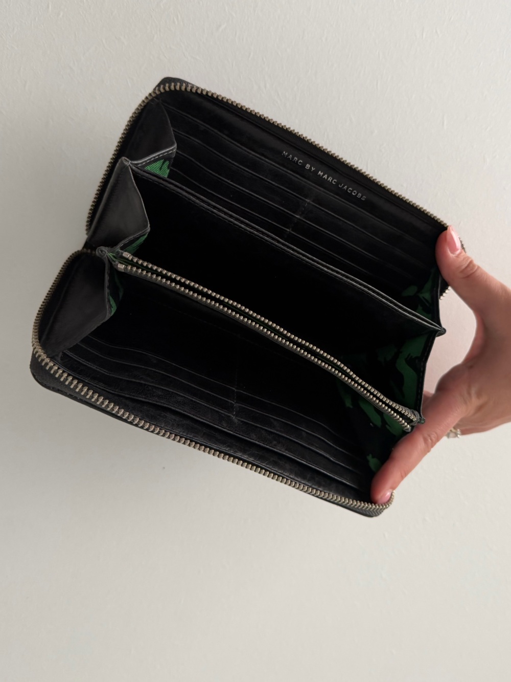 Marc Jacob’s Leather Wallet - Picture 2 of 6